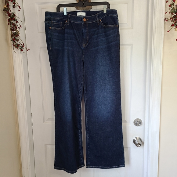 (903) Lane Bryant Woman's Plus Size Stright Leg Blue Jeans, Size: 22 Color: Blue - Picture 5 of 16